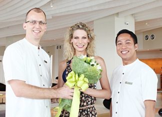 Harald Feurstein (left), GM of the Hilton Pattaya and Dhaninrat Klinhom (right), marketing communications manager, were extremely thrilled to welcome German supermodel Sarah Brandner to the stylish new hotel on her visit recently. Sarah also brought greetings from her close friend Bayern Munich’s superstar Bastian Schweinsteiger.